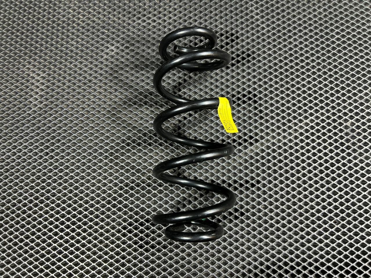 пружина задняя Chevrolet Trax 2 поколение 2024, 1.2 л., LIH, бензин, АКПП, внедорожник 5 дв., передний привод, 42839712 - фото №1