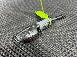 ключ Audi Q3 8U [рестайлинг] 2016, 2.0 л., бензин, АКПП, внедорожник 5 дв., 8U1837167, 8X0837220A