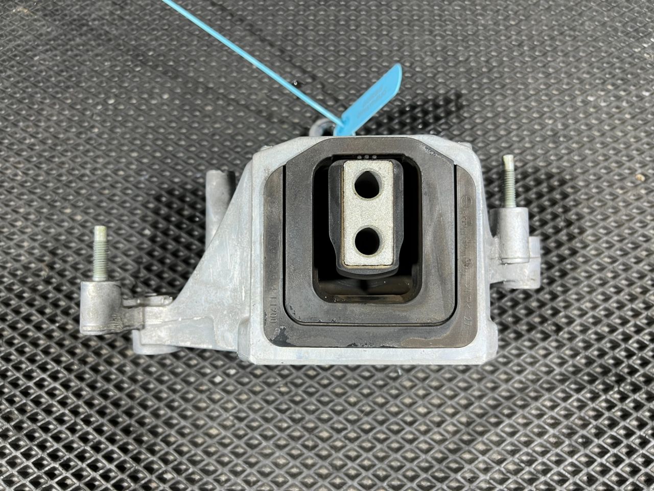 подушка крепления двигателя Kia K5 3 поколение 2022, 1.6 л., G4FP, бензин, АКПП, 21835-L1100 - фото №1