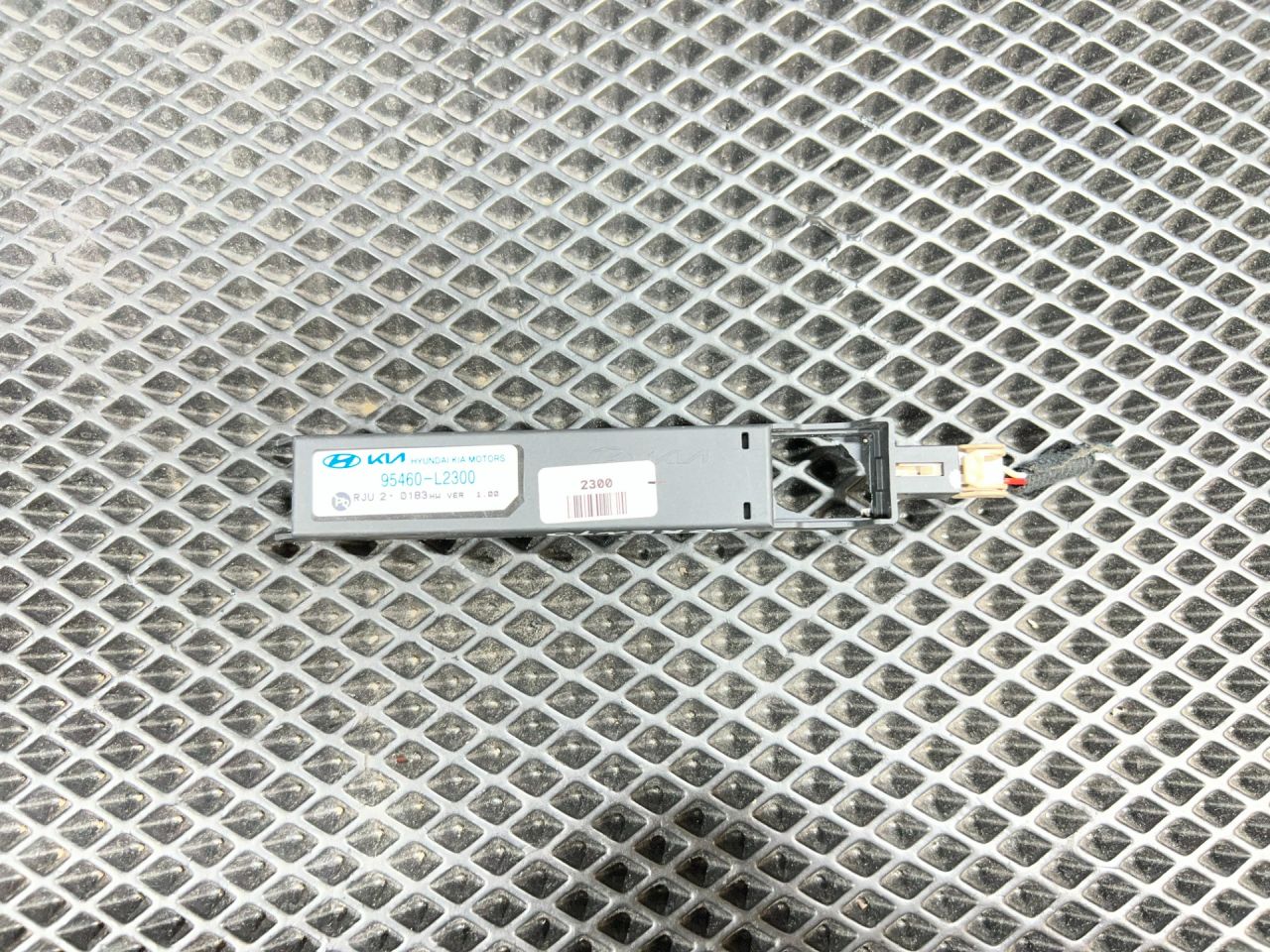 Антенна системы комфортного доступа Kia Sorento 4 поколение 2023, 2.5 л., бензин, АКПП, внедорожник 5 дв., передний привод, 95460L2300 - фото №1