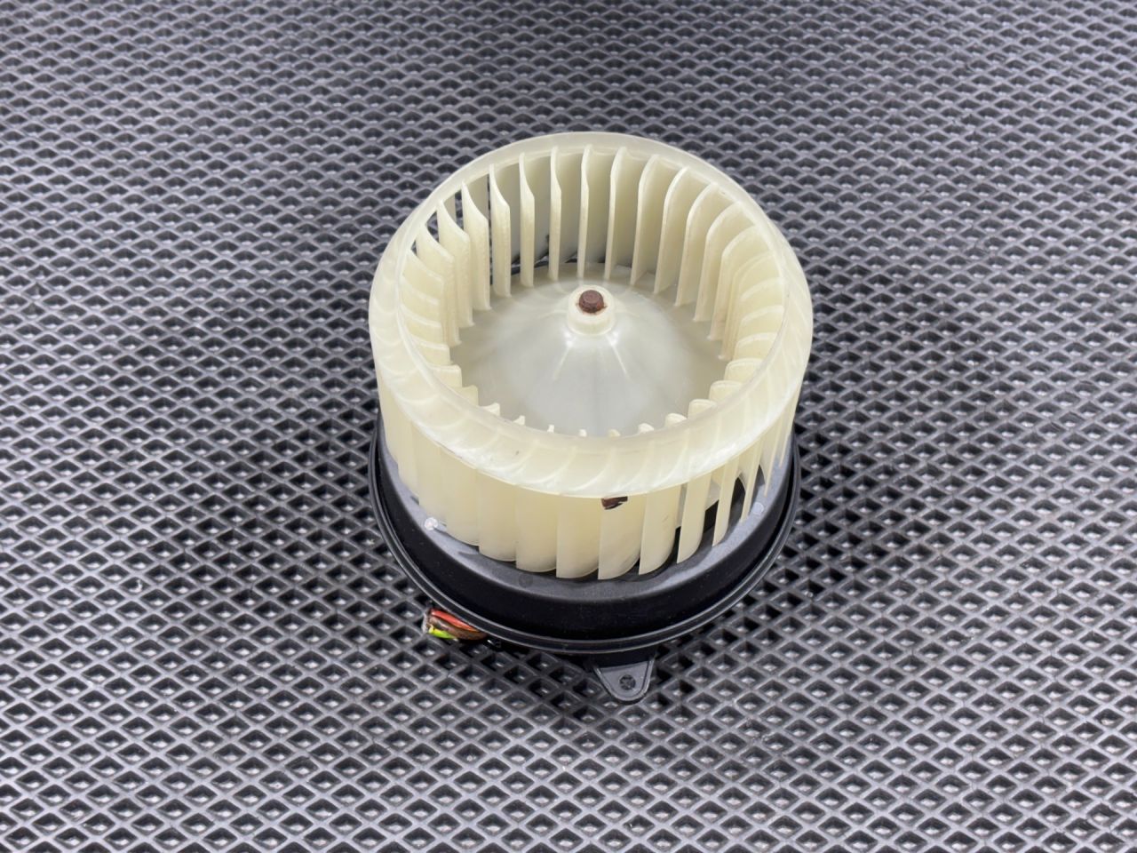 моторчик печки Audi A8 D4/4H 2012, 4.2 л., CDRA, бензин, АКПП, седан, 4H1820021B, 4H1820021, 4H1820021A, 7737081503, 0160701265 - фото №1