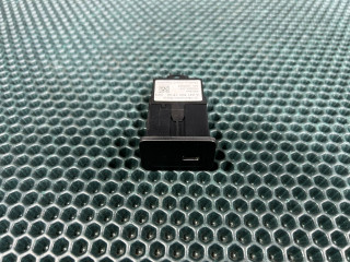 разъем AUX / USB Mercedes-Benz GLB-Класс 1 поколение 2020, 2.0 л., бензин, АКПП, внедорожник 5 дв., A2478207802