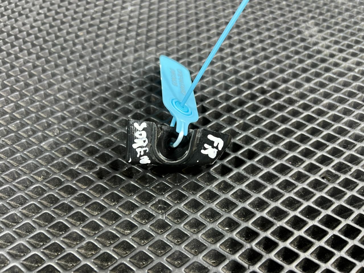 крепление ( кронштейн ) крыла Kia Sorento 4 поколение 2023, 2.5 л., бензин, АКПП, внедорожник 5 дв., передний привод, 841F6R5000 - фото №1