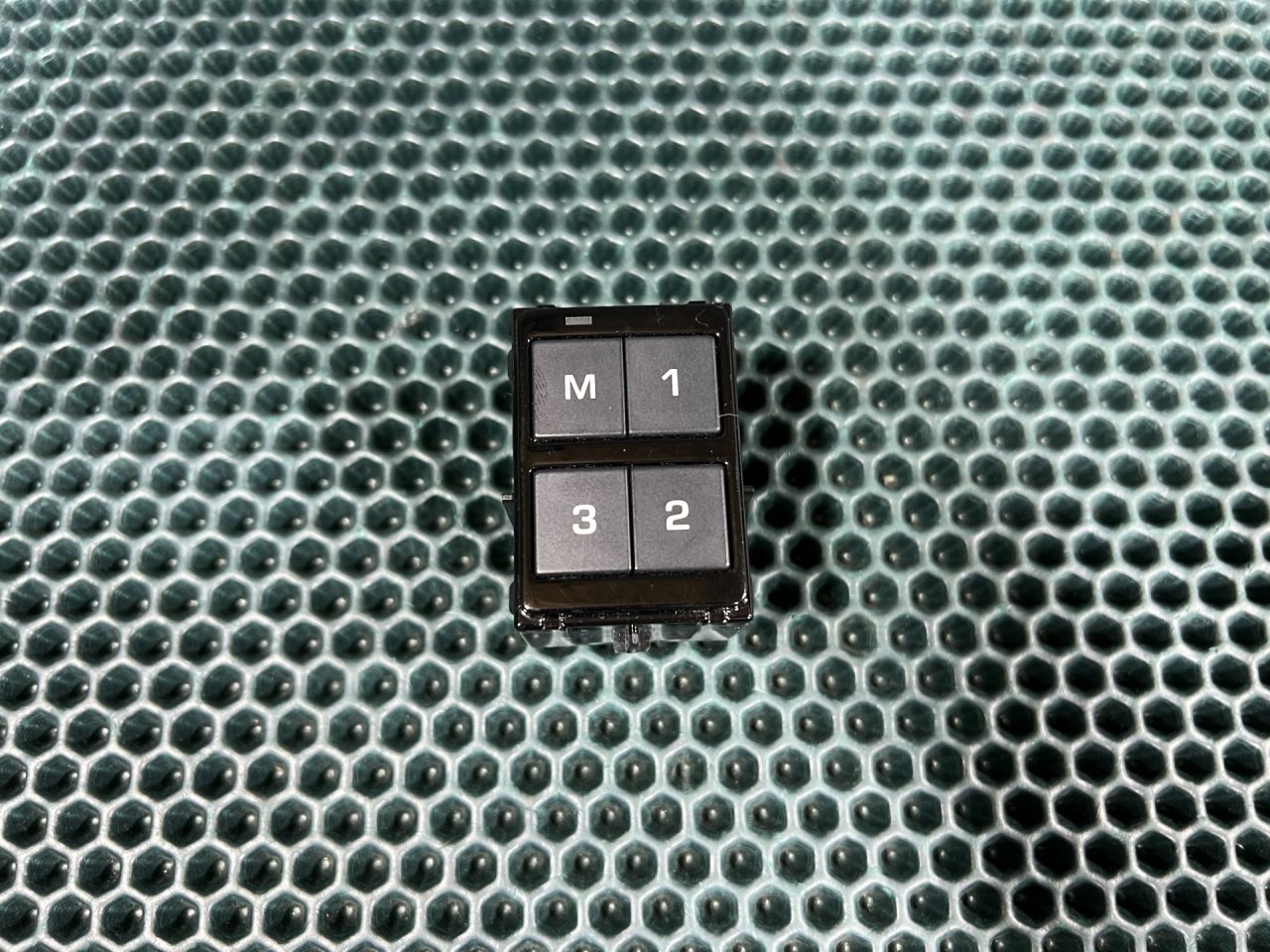 блок управления сиденьем Jaguar XE 1 поколение X760 2017, 3.0 л., AJ 126, бензин, АКПП, седан, GX7314776CC, T2H3542 - фото №1