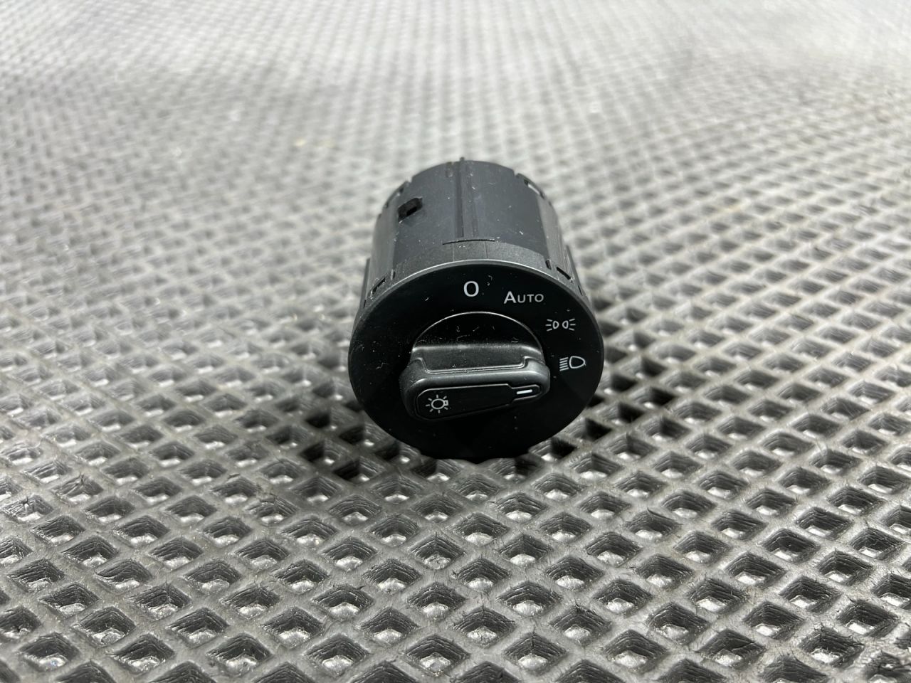 переключатель света Volkswagen Taos 1 поколение 2023, 1.5 л., DNKA, бензин, АКПП, внедорожник 5 дв., передний привод, 5G1941431E - фото №1