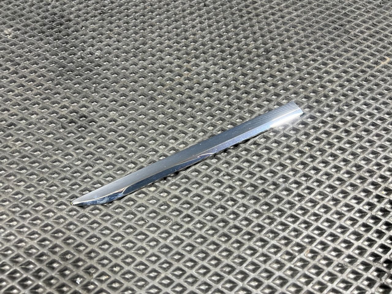 молдинг двери передней правой Volkswagen Taos 1 поколение 2023, 1.5 л., DNKA, бензин, АКПП, внедорожник 5 дв., передний привод, 2GJ853688 - фото №1