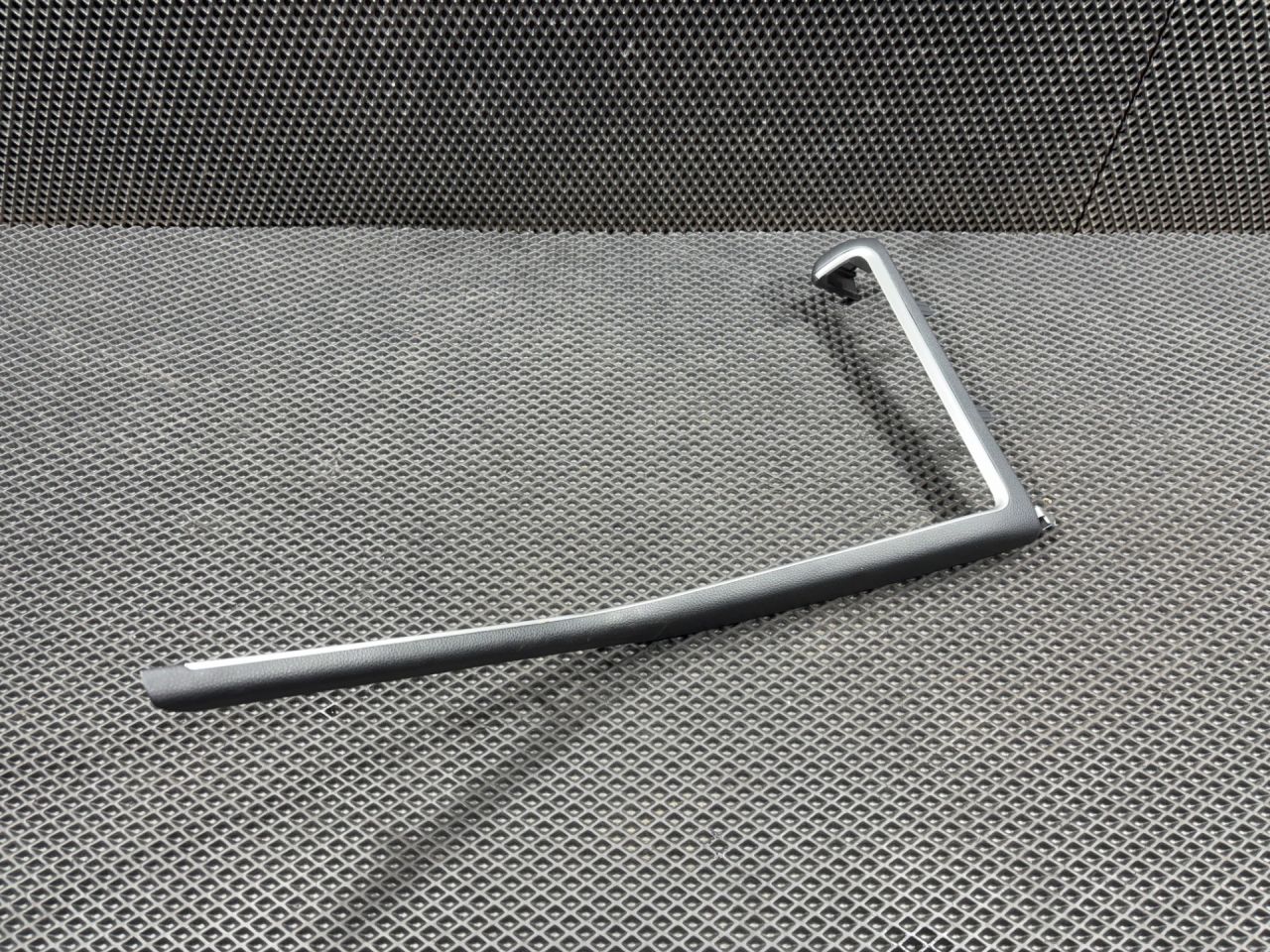 Декоративная накладка центральной консоли Kia K5 3 поколение 2022, 1.6 л., G4FP, бензин, АКПП, седан, 84694L3000 - фото №1