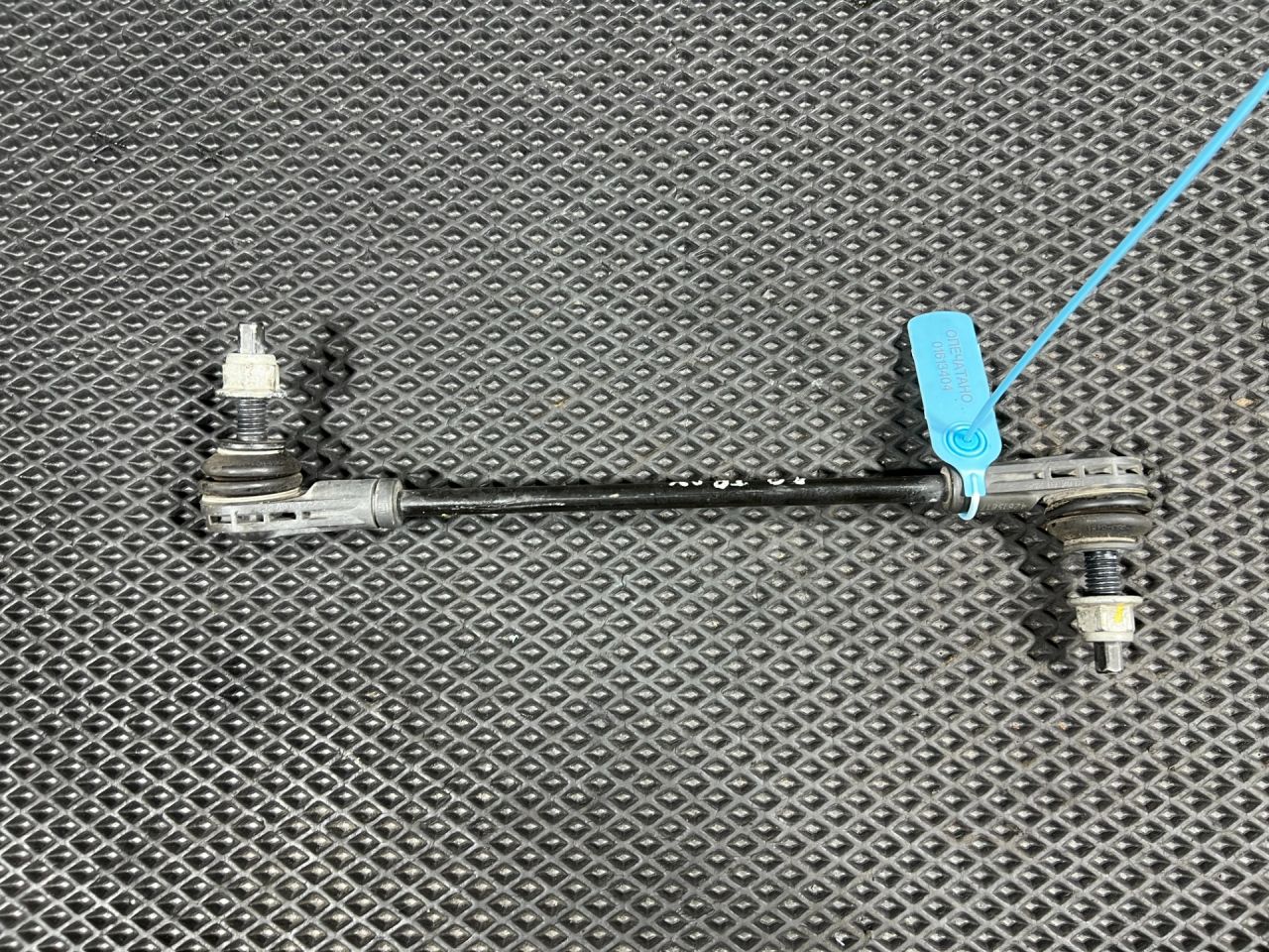 стойка стабилизатора Chevrolet Trax 2 поколение 2024, 1.2 л., LIH, бензин, АКПП, внедорожник 5 дв., передний привод, 42815817, 42711441 - фото №1