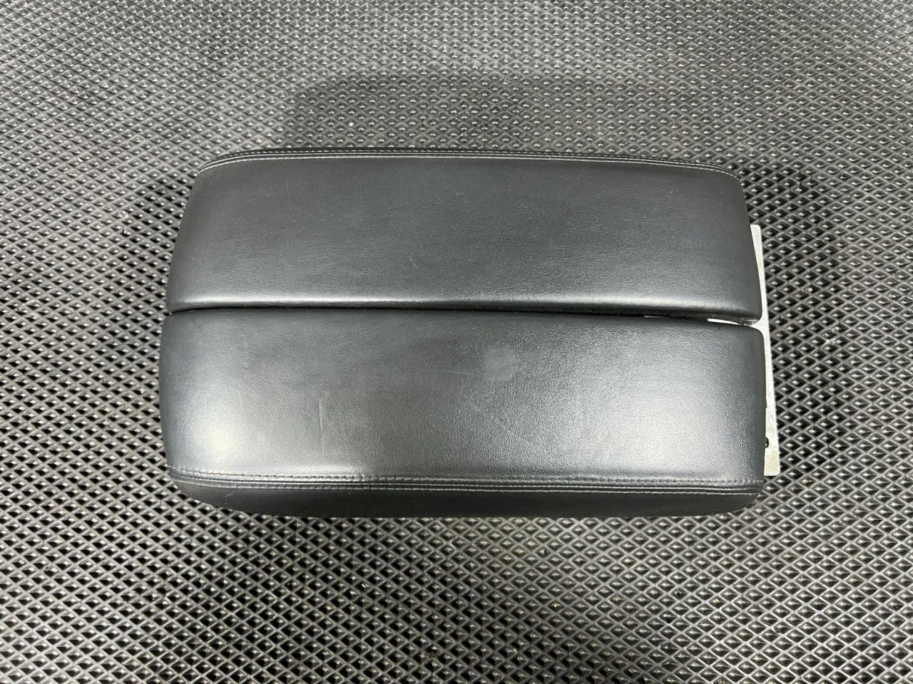 подлокотник Audi S8 D4 2013, 4.0 л., CGTA, бензин, АКПП, седан, 4H0864206B - фото №1