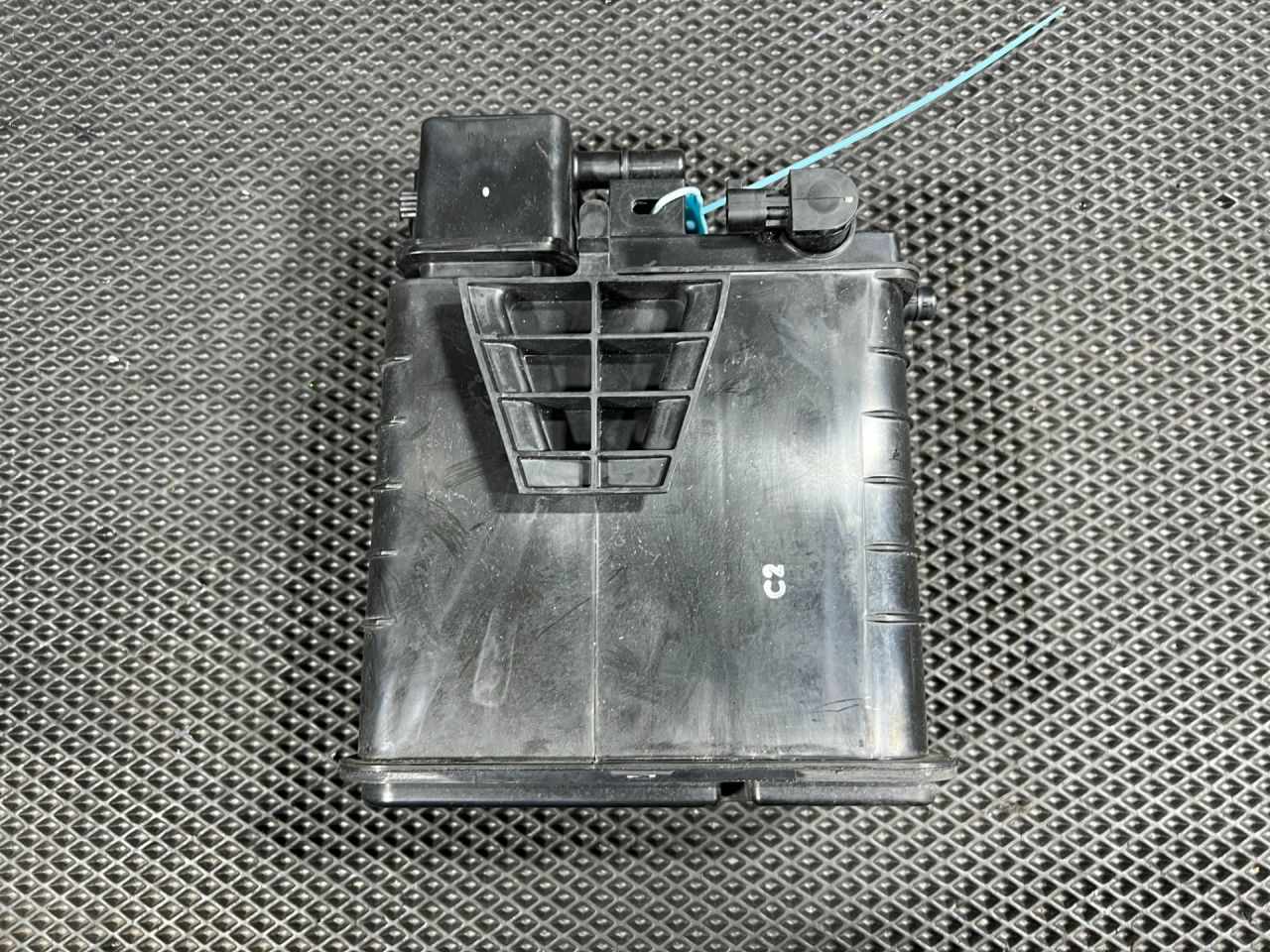 адсорбер Chevrolet Trax 2 поколение 2024, 1.2 л., бензин, АКПП, внедорожник 5 дв., передний привод, 42843292 - фото №1