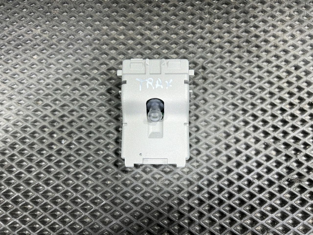 камера переднего обзора Chevrolet Trax 2 поколение 2024, 1.2 л., LIH, бензин, АКПП, внедорожник 5 дв., передний привод, 42876413 - фото №1