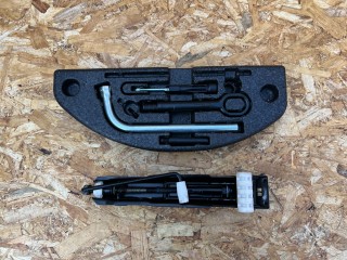 домкрат Audi A8 D4/4H [рестайлинг] 2013, 4.0 л., CEUA, бензин, АКПП, седан, 8N0012219, 4H0011031C, 4H0805615, 4H0012110