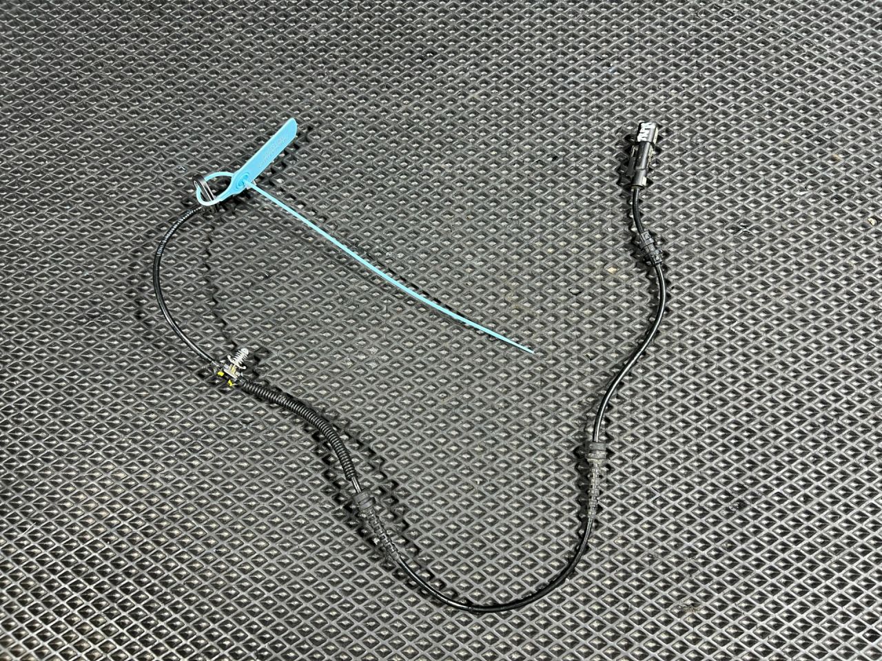 датчик ABS Chevrolet Trax 2 поколение 2023, 1.2 л., LIH, бензин, АКПП, внедорожник 5 дв., 60007947, 60009103 - фото №1