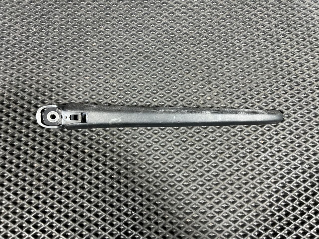 щеткодержатель задний Mercedes-Benz GLC-Класс X253/C253 2017, 2.0 л., бензин, АКПП, внедорожник 5 дв., A1568201800, A2538205800 - фото №1