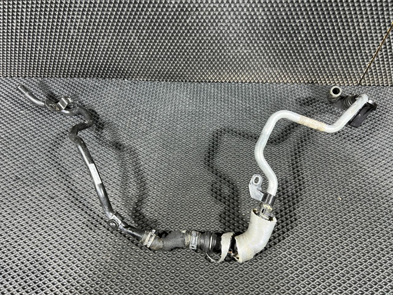 патрубок (трубопровод, шланг) Audi A6 Allroad Quattro C8 2020, 3.0 л., бензин, АКПП, универсал, 4K0121485M, 4K0121486 - фото №1