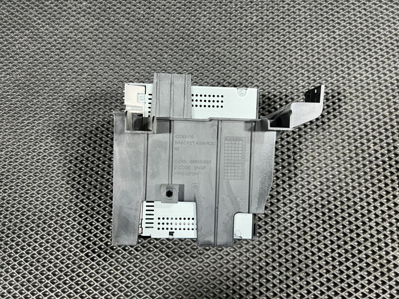 блок радио Chevrolet Trax 2 поколение 2024, 1.2 л., бензин, АКПП, внедорожник 5 дв., передний привод, 42749115, 85615829 - фото №1