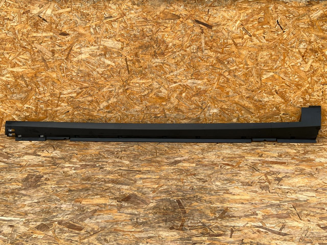 накладка на порог Chevrolet Trax 2 поколение 2024, 1.2 л., бензин, АКПП, внедорожник 5 дв., передний привод, 42865650 - фото №1