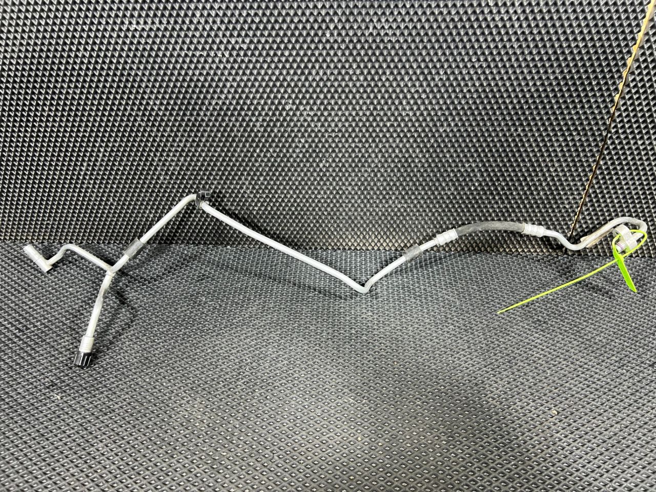 трубка кондиционера Porsche Macan 1 поколение 2015, 3.0 л., MCT.MA, бензин, АКПП, внедорожник 5 дв., 95B260710 - фото №1