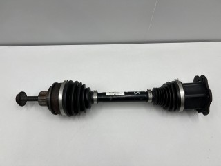 полуось передняя правая (приводной вал, ШРУС) Audi A4 B9 2017, 2.0 л., CYRB, бензин, АКПП, универсал, 8W0407271E
