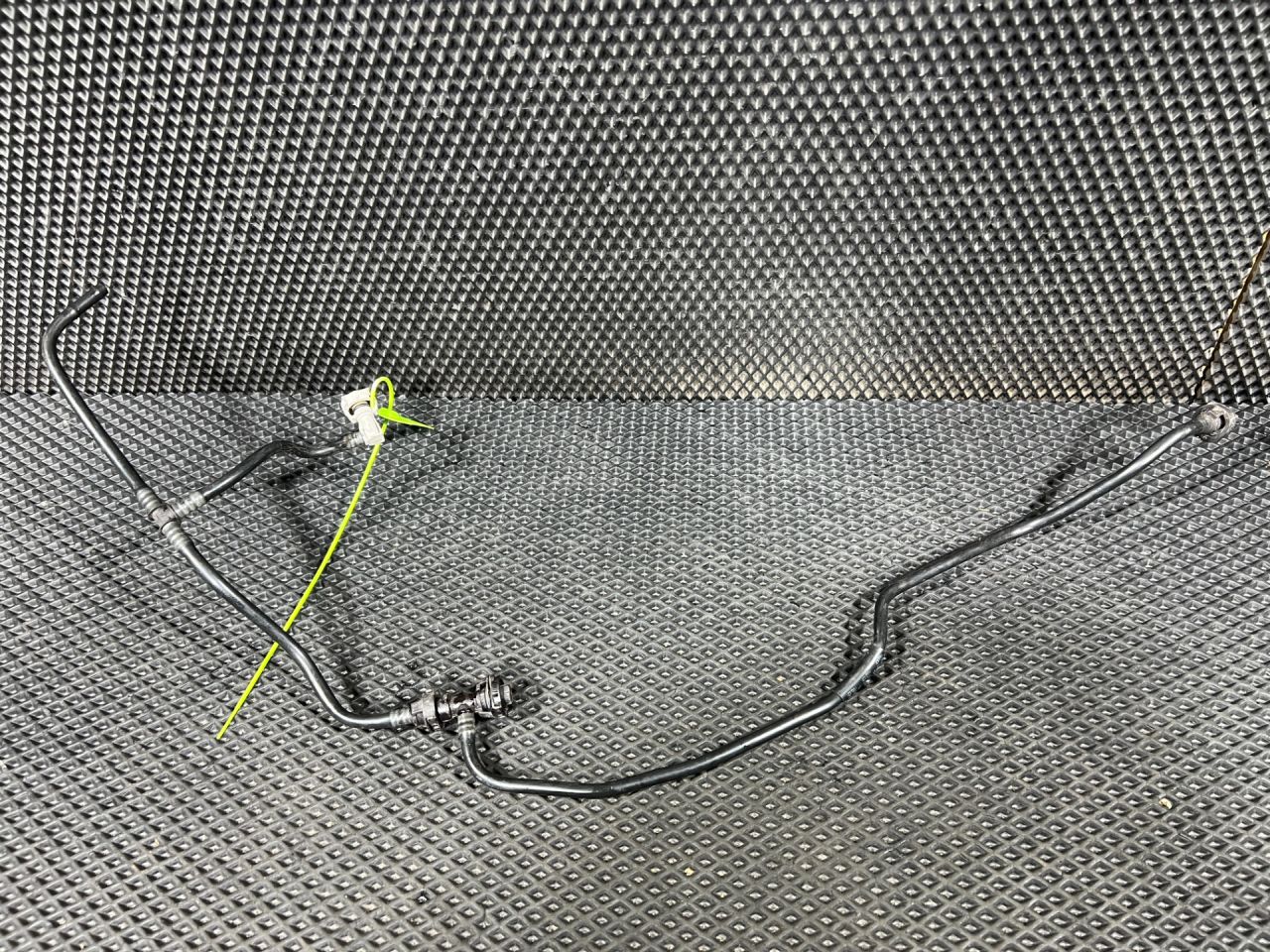 патрубок (трубопровод, шланг) Audi A4 B9 2020, 2.0 л., бензин, АКПП, седан, 8W0121081DR - фото №1