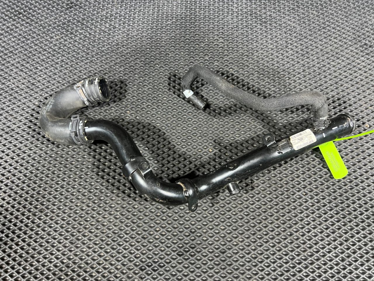 патрубок (трубопровод, шланг) Land Rover Range Rover Velar 1 поколение L560 2021, 2.0 л., PT204, бензин, АКПП, внедорожник 5 дв., H4P38A512CB, K4P39W539AA, H4P38A594AA - фото №1