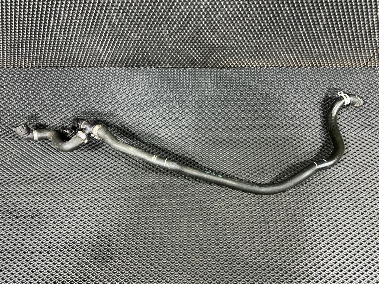 патрубок (трубопровод, шланг) BMW 7 серия G11/G12 2017, 4.4 л., бензин, АКПП, седан, 64219299660 - фото №1