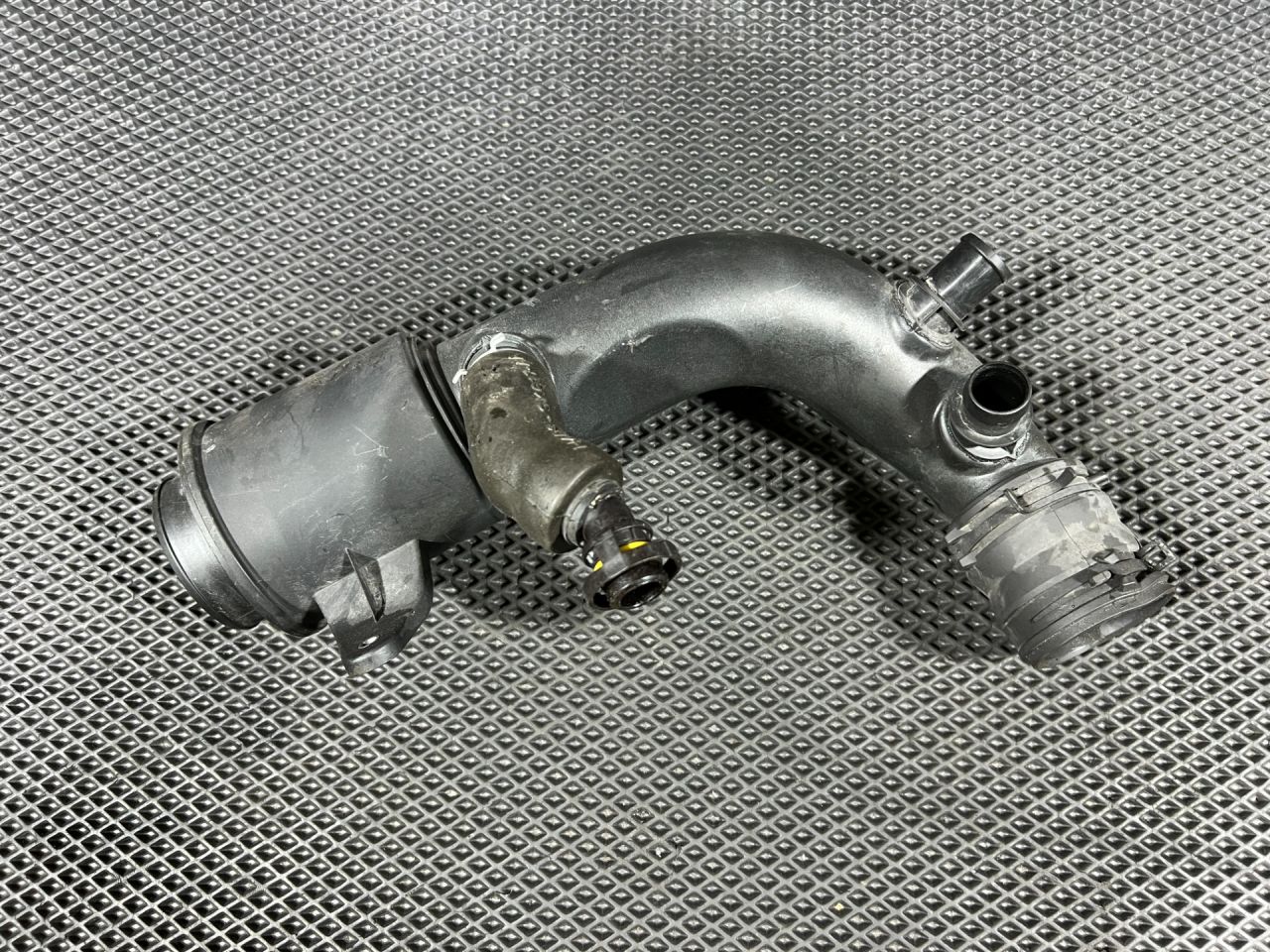 патрубок воздушного фильтра Land Rover Range Rover Velar 1 поколение 2019, 2.0 л., бензин, АКПП, внедорожник 5 дв., HX739C623BB, LR092343 - фото №1