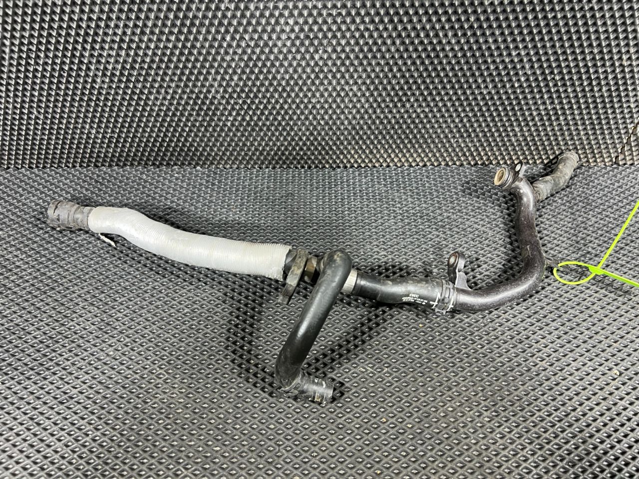 патрубок (трубопровод, шланг) Volkswagen Passat CC 1 поколение 2010, 2.0 л., CCZB, бензин, АКПП, купе, 06J121065F, 3C0122073EG - фото №1