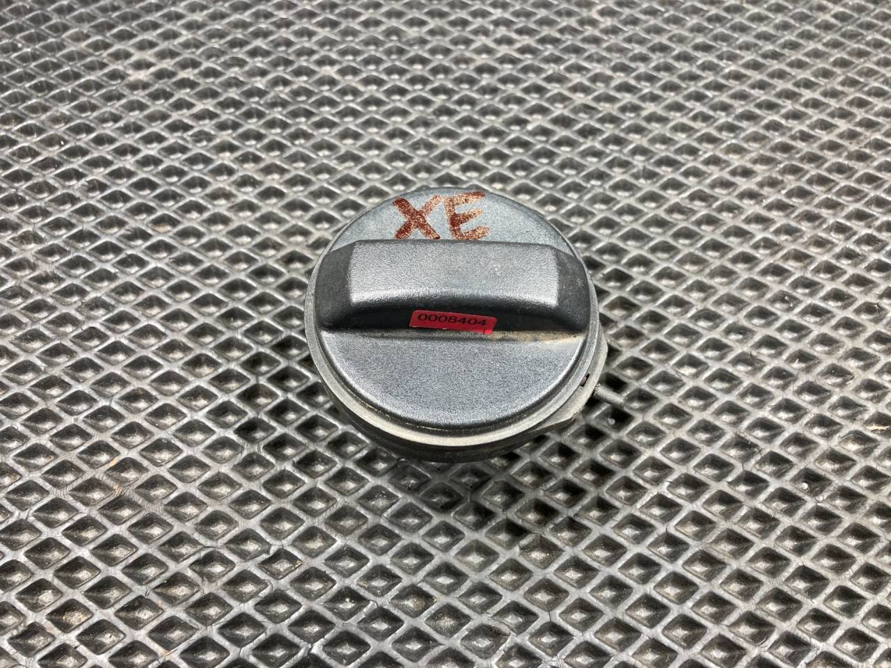 пробка топливного бака Jaguar XE 1 поколение 2017, 2.0 л., бензин, АКПП, седан, C2Z32583, T2H46581, T2H58092, T2H59149, FW939030AA - фото №1