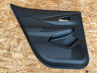 обшивка двери задняя левая Buick Envista 1 поколение 2024, 1.2 л., бензин, АКПП, внедорожник 5 дв., 42900293