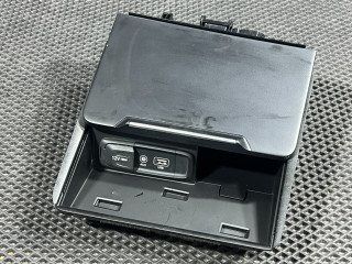 разъем AUX / USB Genesis G70 1 поколение 2019, 2.0 л., G4KL, бензин, АКПП, седан, 84680-G9010