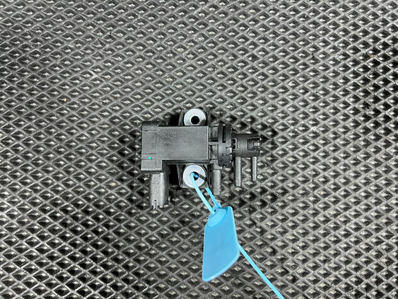 клапан управления турбиной (актуатор) Chevrolet Trax 2 поколение 2024, 1.2 л., бензин, АКПП, внедорожник 5 дв., передний привод, 55599331 - фото №1