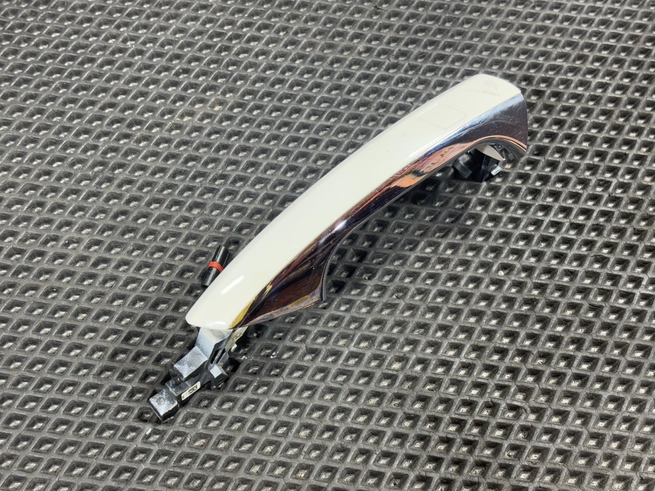 ручка наружная Mercedes-Benz GL-Класс X166 2015, 4.7 л., M 278.929, бензин, АКПП, внедорожник 5 дв., A2047601470 - фото №1