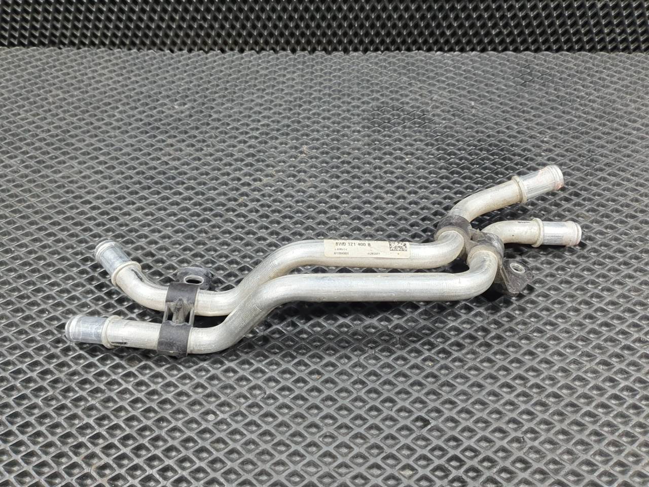 трубка охлаждающей жидкости Audi A4 B9 2018, 2.0 л., CVKB, бензин, МКПП, седан, 8W0121400B - фото №1