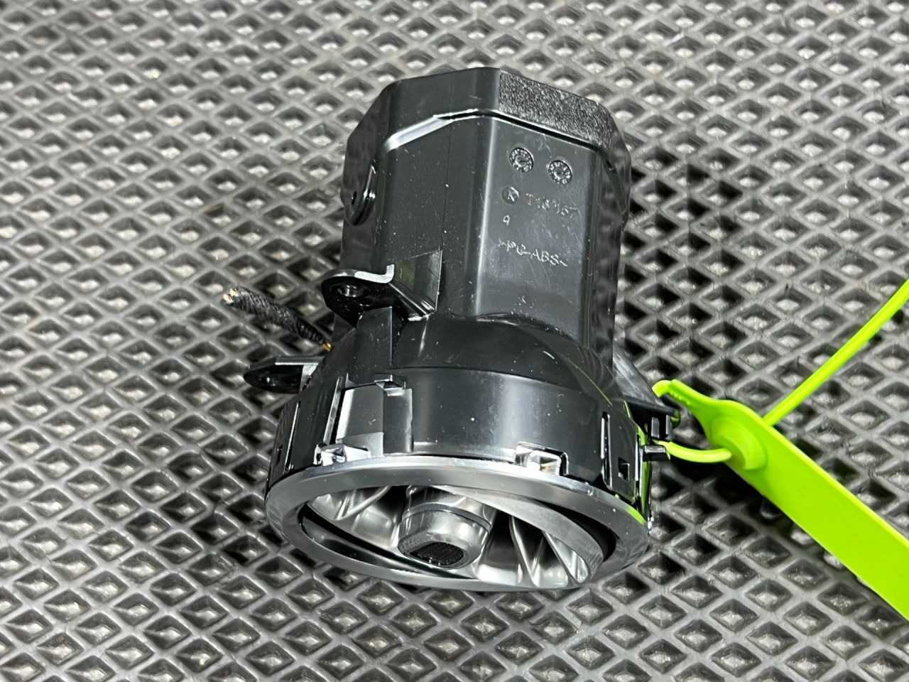 дефлектор обдува салона Mercedes-Benz CLA-Класс C118 2021, 2.0 л., бензин, АКПП, A17783091009051 - фото №1