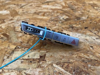 кнопка аварийной сигнализации Audi A8 D4/4H [рестайлинг] 2013, 4.0 л., CEUA, бензин, АКПП, седан, 4H0820911B