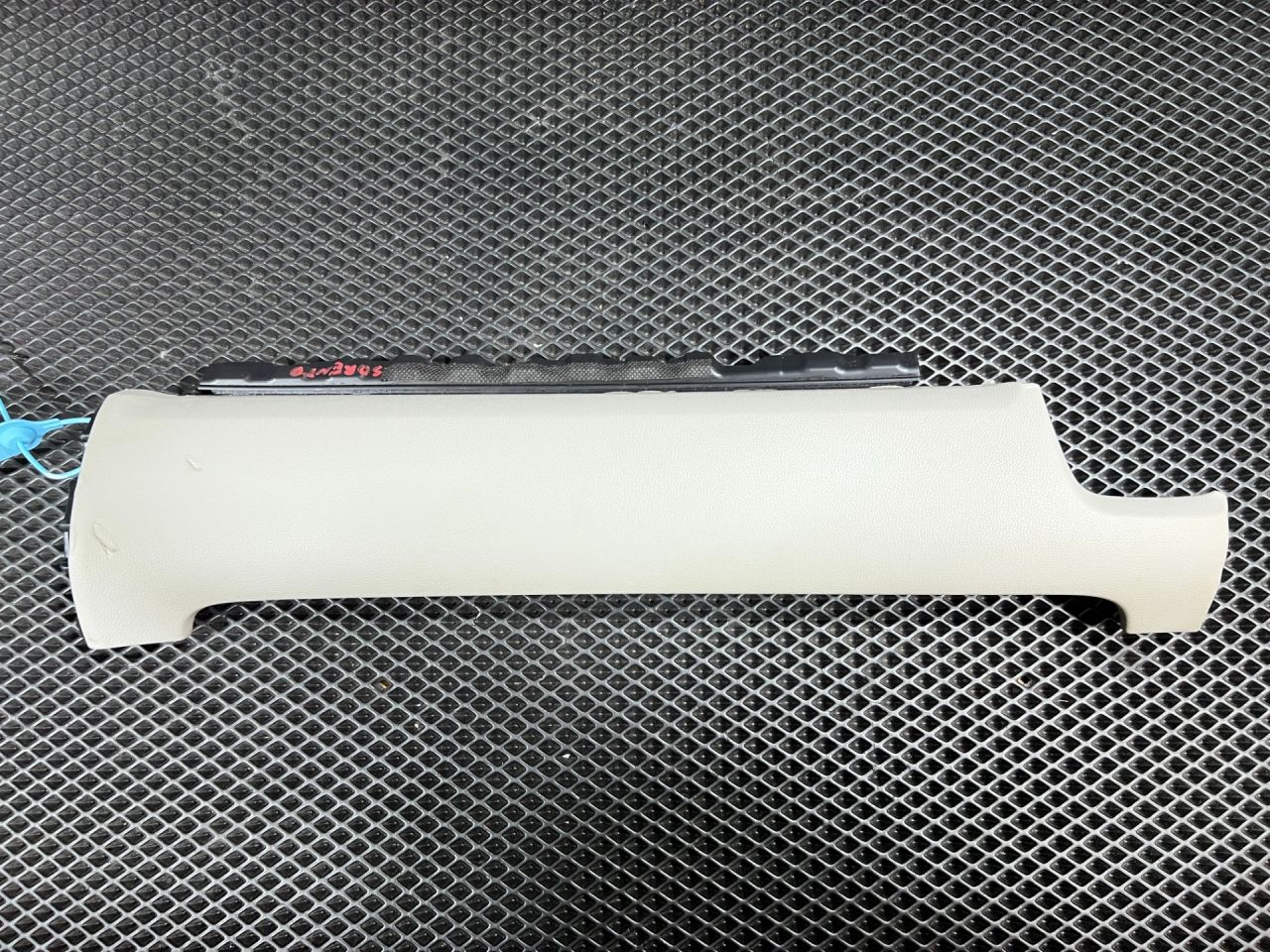 накладка на торпедо (консоль) Kia Sorento 4 поколение 2023, 2.5 л., бензин, АКПП, внедорожник 5 дв., передний привод, 84795-R5000GYT - фото №1