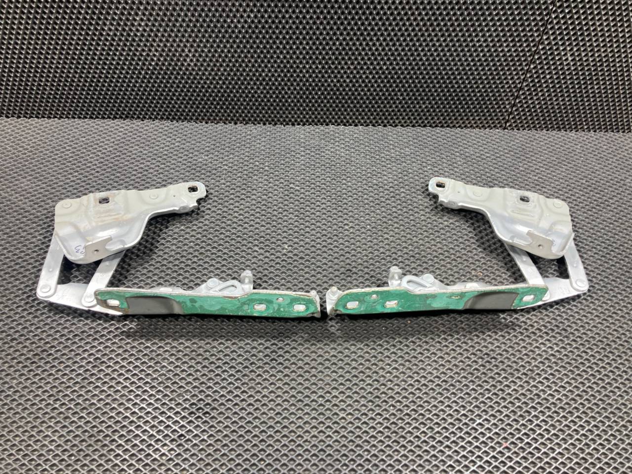 петля капота Jaguar XF X260 260 2016, 2.0 л., 204PT, бензин, АКПП, седан, GX7316801AE, GX7316800AE, T2H12980, T2H12981 - фото №1