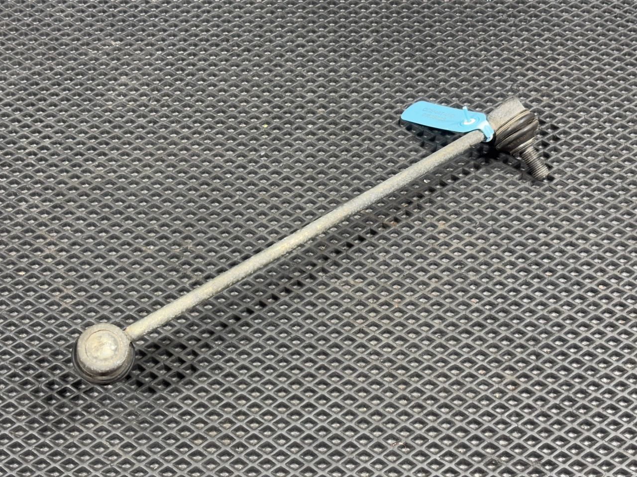 стойка стабилизатора Volkswagen Taos 1 поколение 2021, 1.5 л., DNKA, бензин, АКПП, внедорожник 5 дв., 5Q0411315A - фото №1