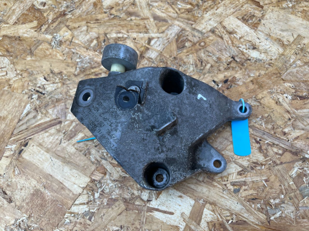 кронштейн двигателя BMW 7 серия G11/G12 2017, 3.0 л., B57 D30 A, дизель, АКПП, седан, 2211686155703, 22116861557, 22116861553 - фото №1