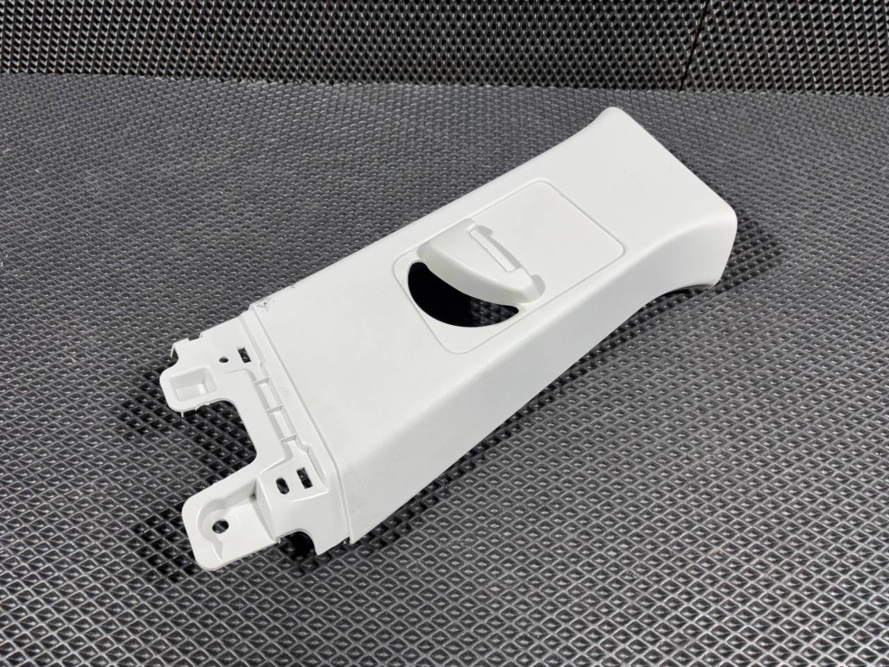 обшивка стойки центральной левой Ford Bronco Sport 1 поколение 2021, 1.5 л., бензин, АКПП, внедорожник 5 дв., M1PBS24593BC - фото №1