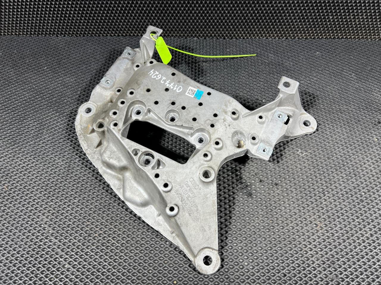 кронштейн КПП Audi S5 F5 2018, 3.0 л., CWGD, бензин, АКПП, лифтбэк, 8W0399262AF, 8W0399262AR - фото №1