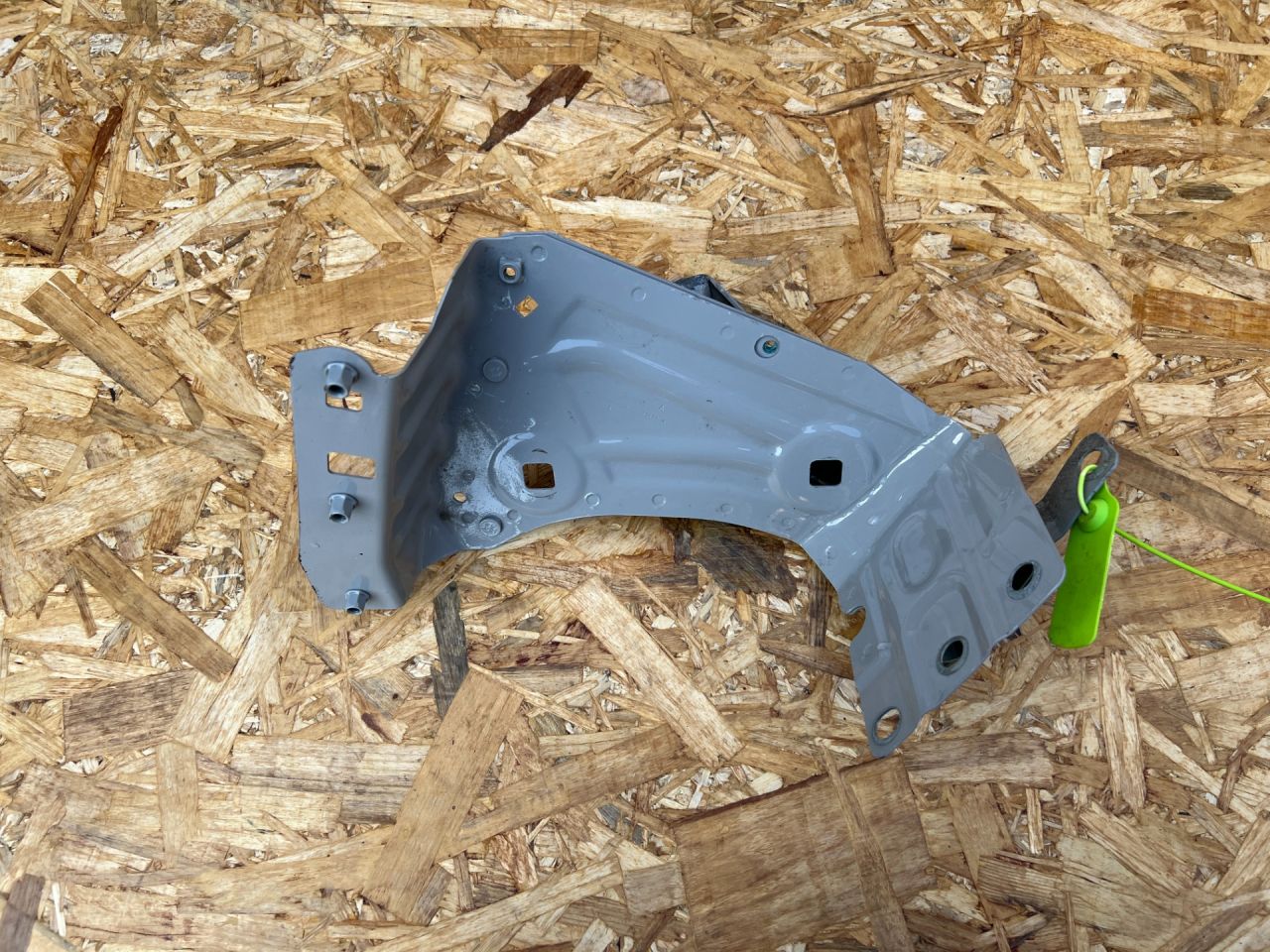 крепление ( кронштейн ) крыла Porsche Cayenne PO536 2023, 4.0 л., бензин, АКПП, внедорожник 5 дв., 9Y0821131B, 9Y0821253A, 9Y0821137A, 9Y0821471, 9Y0821161 - фото №1