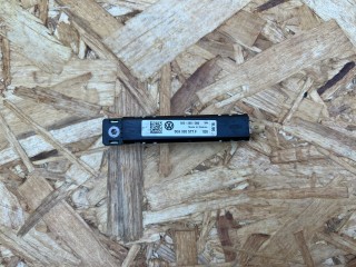 усилитель антенны Volkswagen Golf Alltrack 7 поколение [рестайлинг] 2017, 1.8 л., бензин, АКПП, 5G9035577F