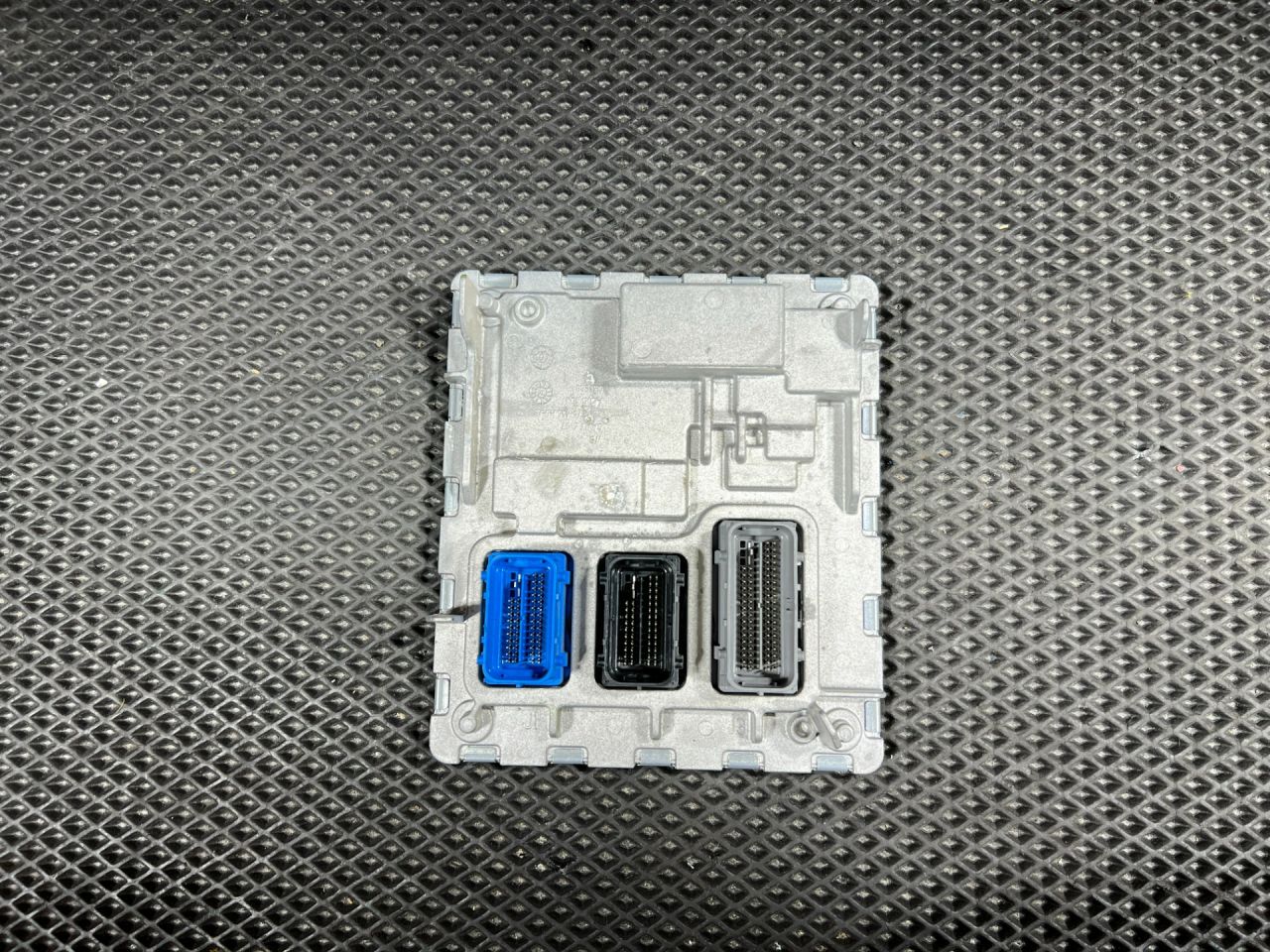 блок управления двигателем Chevrolet Trax 2 поколение 2024, 1.2 л., бензин, АКПП, внедорожник 5 дв., передний привод, 12743013 - фото №1