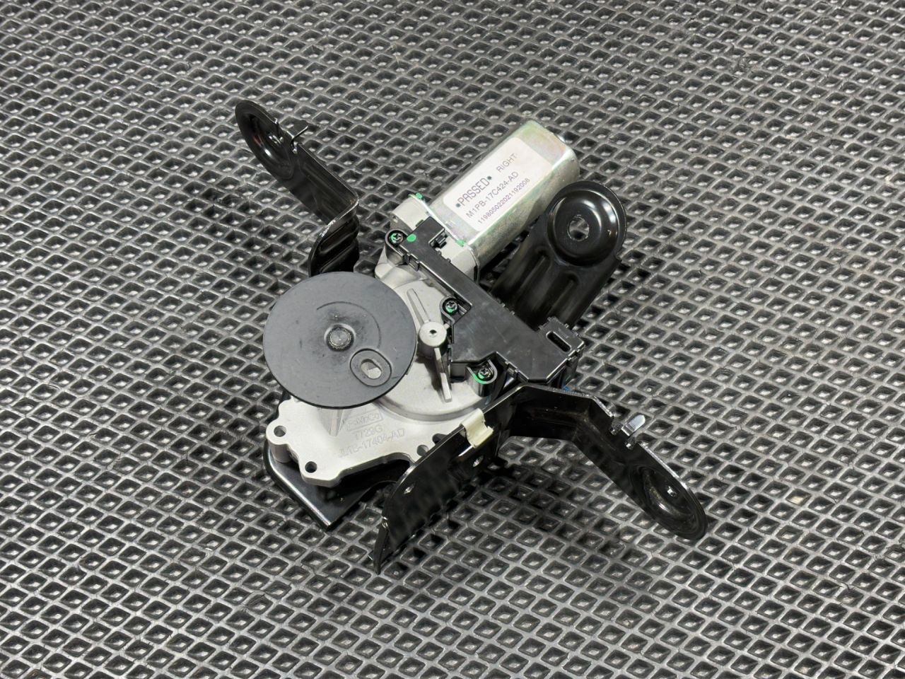 моторчик заднего стеклоочистителя (дворника) Ford Bronco Sport 1 поколение 2021, 1.5 л., бензин, АКПП, внедорожник 5 дв., JL1B17404AD, M1PB17C424AD, M1PB17C424A, M1PB17479A - фото №1