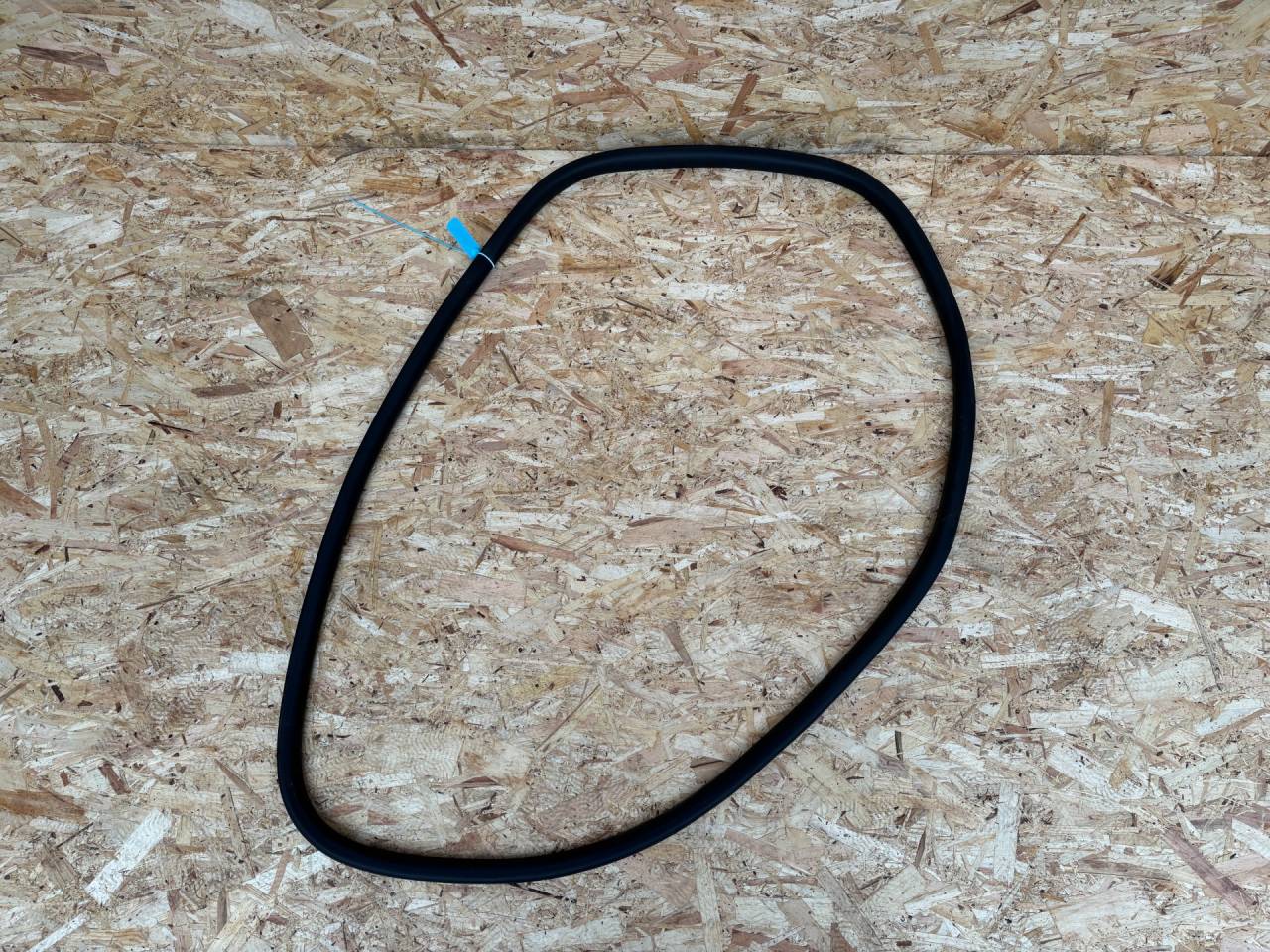 уплотнитель двери Ford Bronco Sport 1 поколение 2021, 1.5 л., бензин, АКПП, внедорожник 5 дв., M1PZ78253A11-A - фото №1