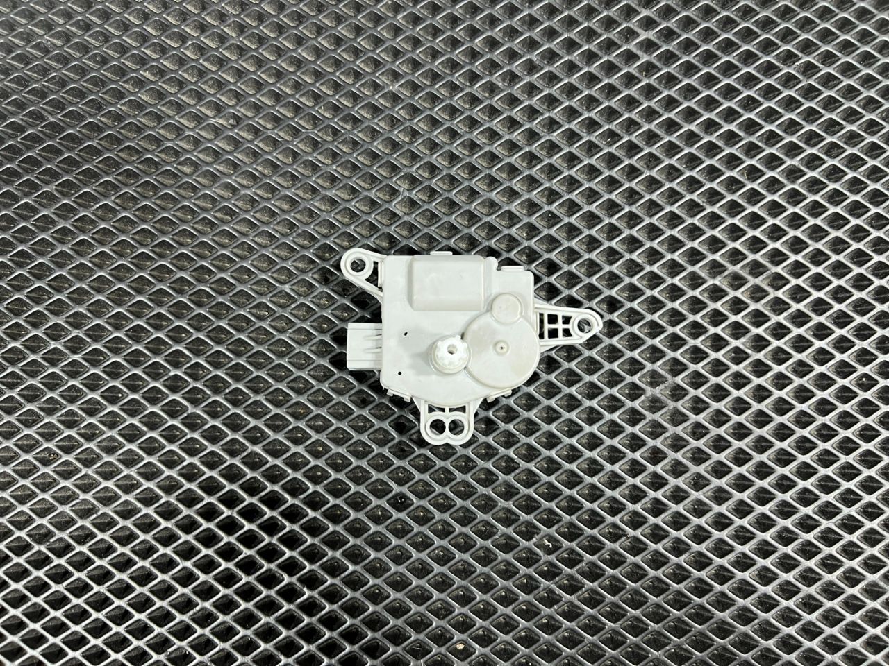 моторчик заслонки печки Kia Sorento 4 поколение 2023, 2.5 л., бензин, АКПП, внедорожник 5 дв., передний привод, EA1F1-DN8AB02 - фото №1