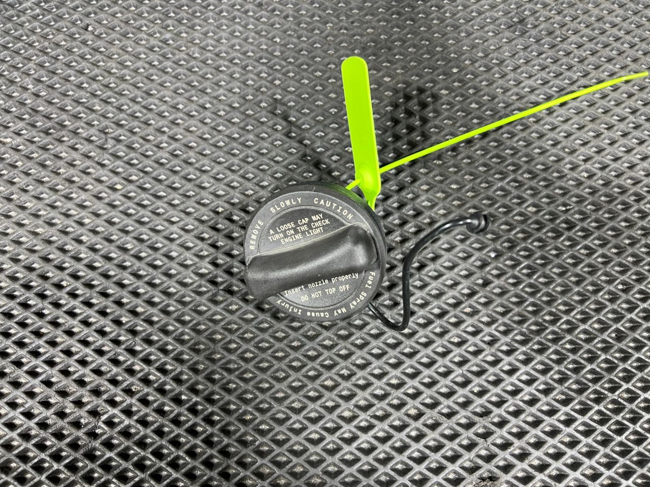 пробка топливного бака Mercedes-Benz GLE V167 2022, 3.0 л., M256 E30, бензин, АКПП, внедорожник 5 дв., A0004704500 - фото №1