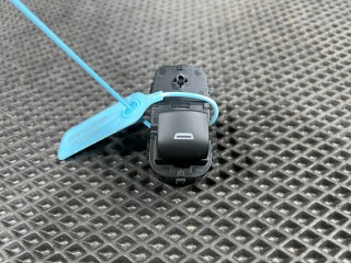 кнопка стеклоподъемника двери Chevrolet Trax 2 поколение 2024, 1.2 л., бензин, АКПП, внедорожник 5 дв., передний привод, 84513466, 23308157, 84139701